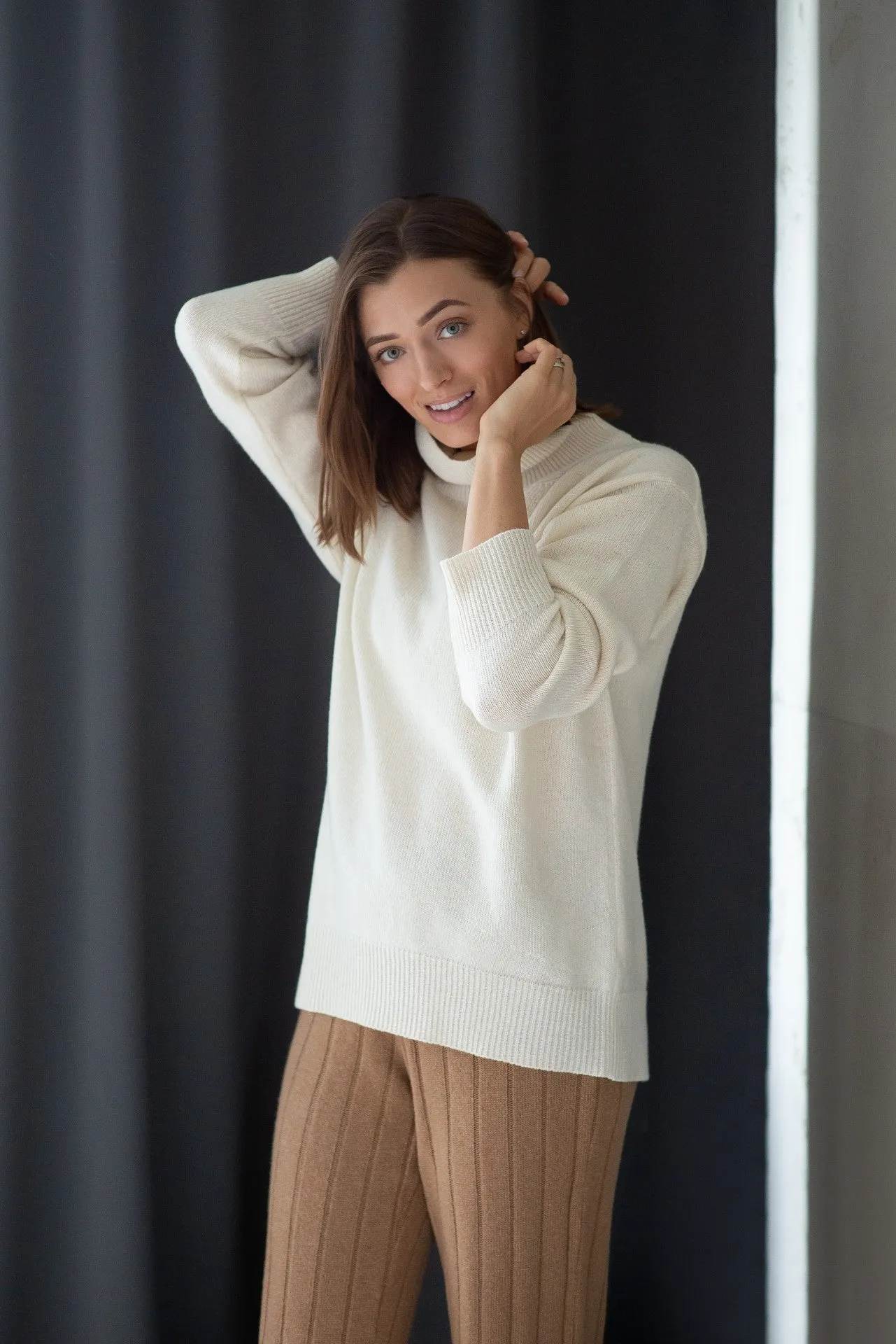 Cosy Classic Oversized Wool Turtleneck - White