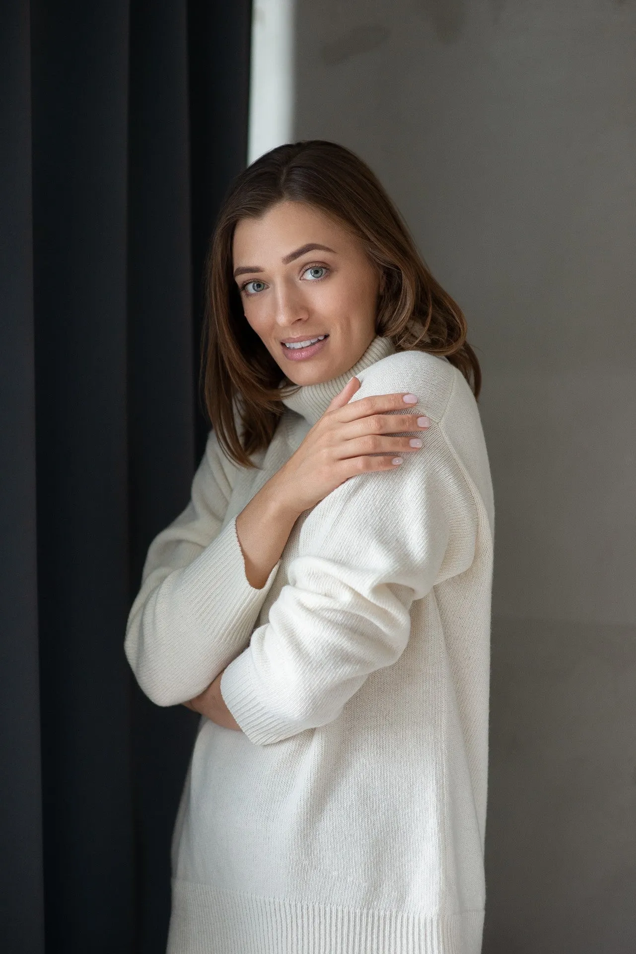 Cosy Classic Oversized Wool Turtleneck - White
