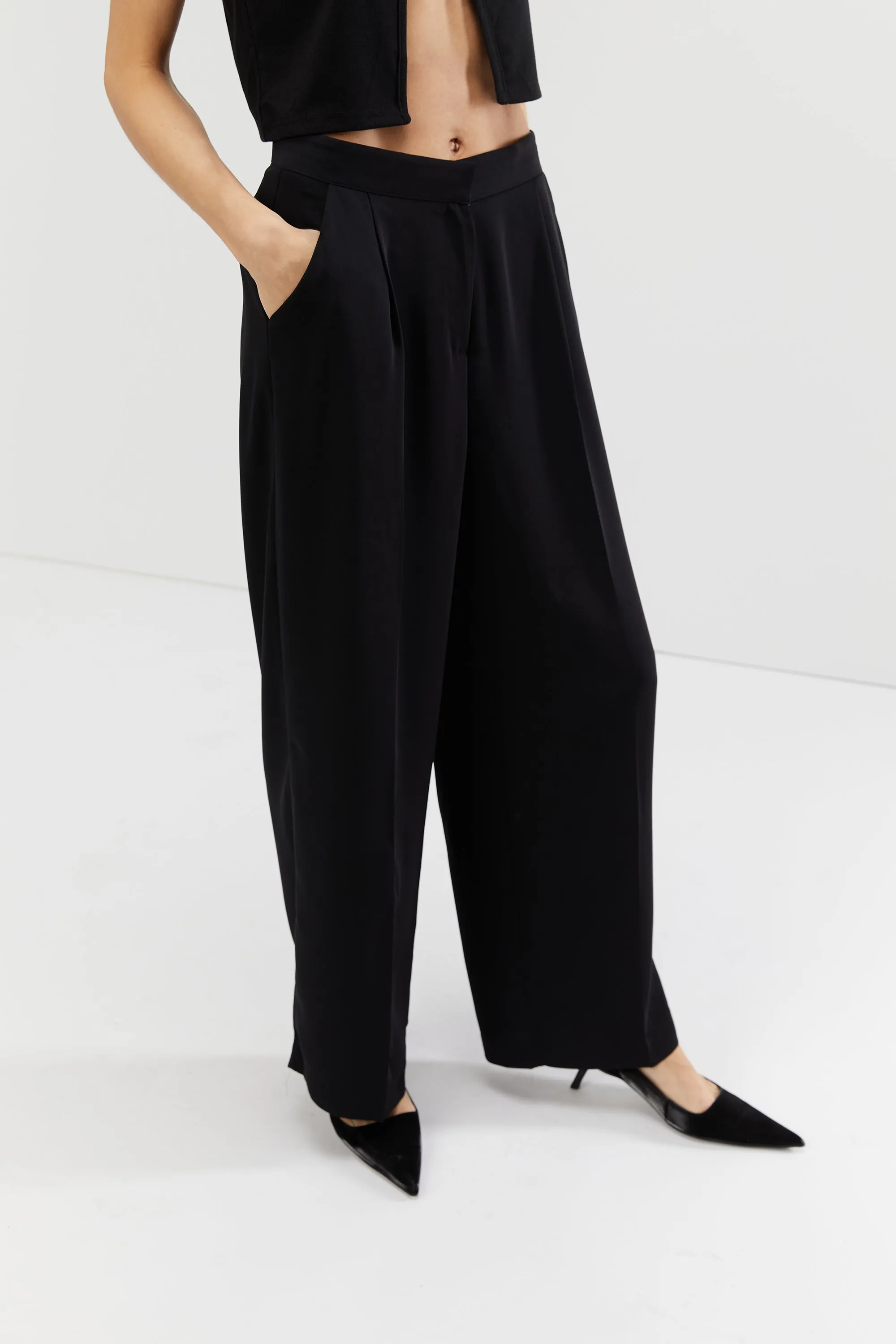 SINGLE PLEAT WIDE LEG PANT