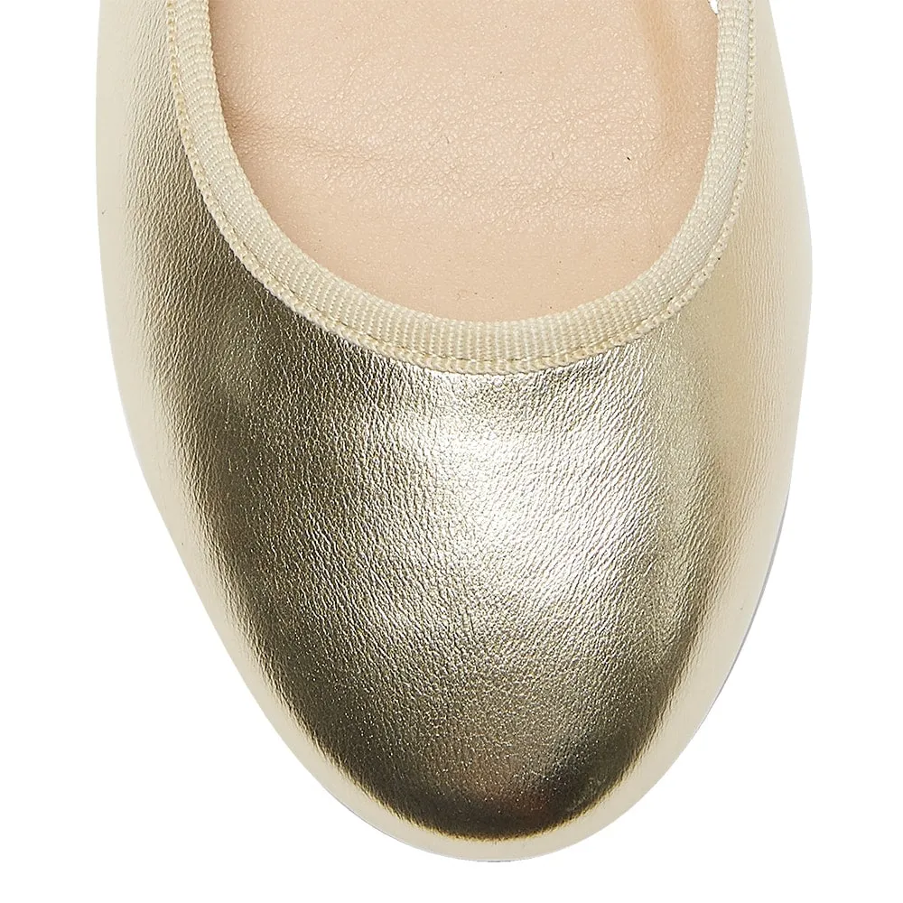 Sweet Flat in Soft Gold
